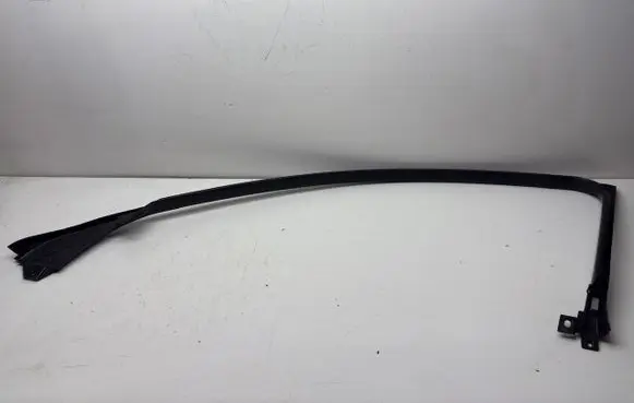 Lexus IS 220D-250-350 Front door glass trim molding 6766453010