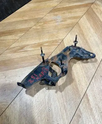 Mercedes-Benz R W251 Pneumatic air compressor holding bracket A2513210040