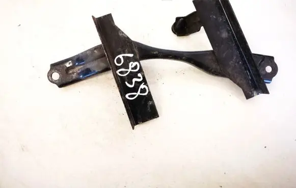 Toyota Avensis T270 Radiator mount bracket