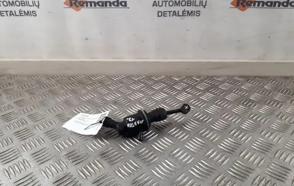Renault Master III Clutch master cylinder 8200573834B