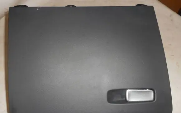 Glove box