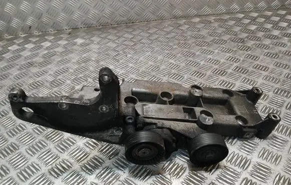Volvo XC90 Generator/alternator bracket 30757068