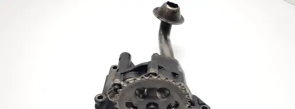 Volkswagen Golf IV Oil pump 06A115105 06A115121