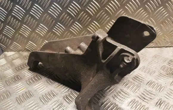 Mini One - Cooper R50 - 53 Gearbox mounting bracket 6756221