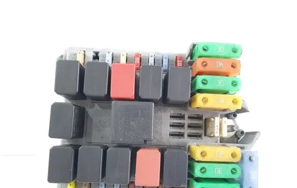 Iveco Daily 35.8 - 9 Fuse module 69501171