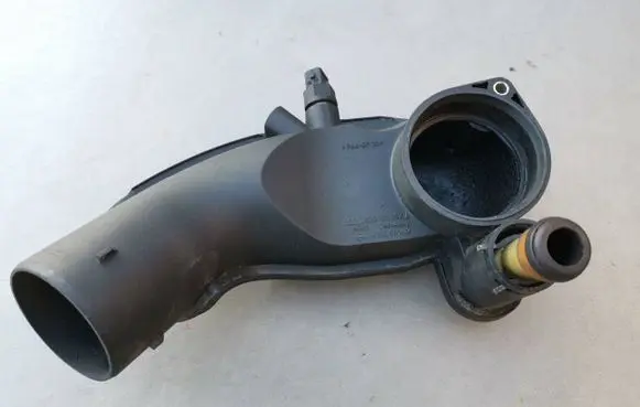 Audi A4 S4 B5 8D Air intake duct part 078133357J 3915268902
