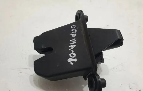 Skoda Octavia Mk2 (1Z) Tailgate/trunk/boot lock/catch/latch 1Z5827501D