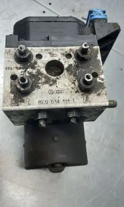Volkswagen PASSAT B5.5 ABS Pump 8E0614111T