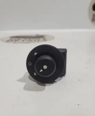 Citroen C3 Wing mirror switch 185526