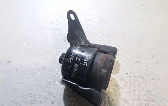 Toyota Avensis Verso Engine mount bracket