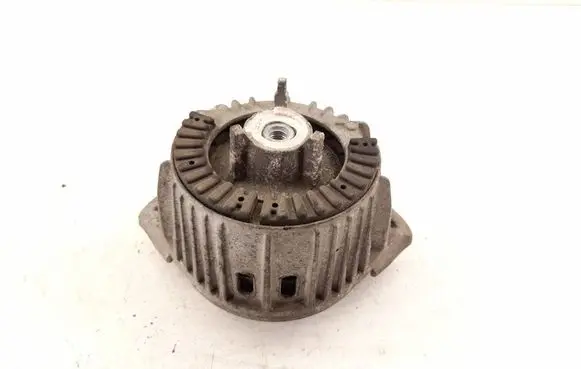 Mercedes-Benz E W212 Engine mount bracket 2042404717 2042400317