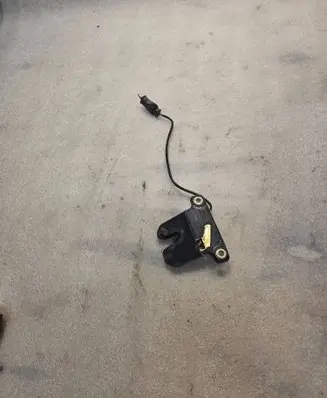 Audi A8 S8 D2 4D Tailgate/trunk/boot lock/catch/latch 827505