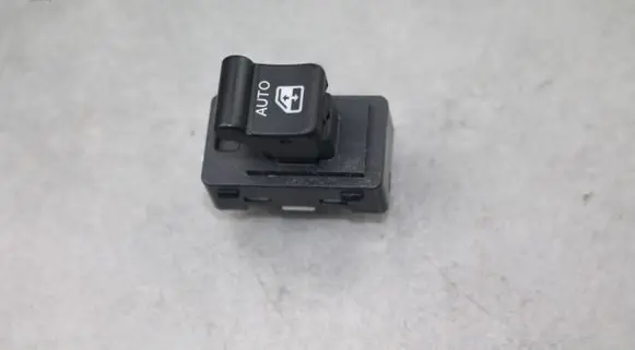 Fiat 500X Electric window control switch 30470843