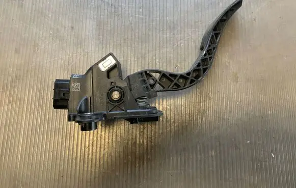 Mitsubishi Outlander Accelerator throttle pedal 1600A115 09571653926