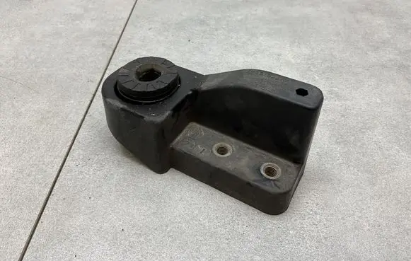 Opel Astra K Radiator mount bracket 39162457