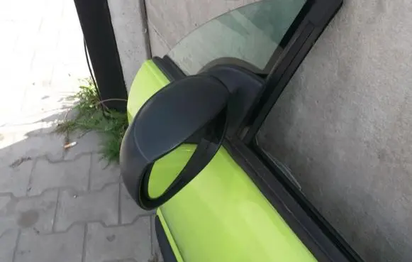 Citroen C3 Pluriel Front door electric wing mirror 