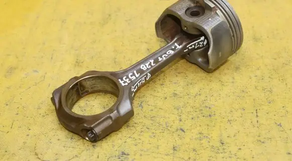 Peugeot 607 Piston with connecting rod