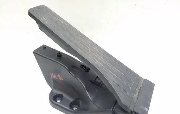 Mercedes-Benz C W205 Accelerator throttle pedal A2053000004