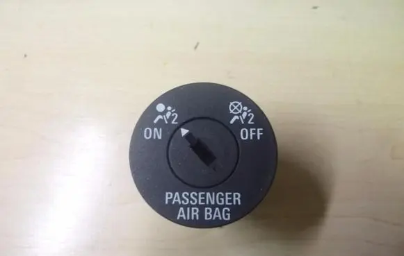 Opel Insignia A Passenger airbag on/off switch 13268602 I684