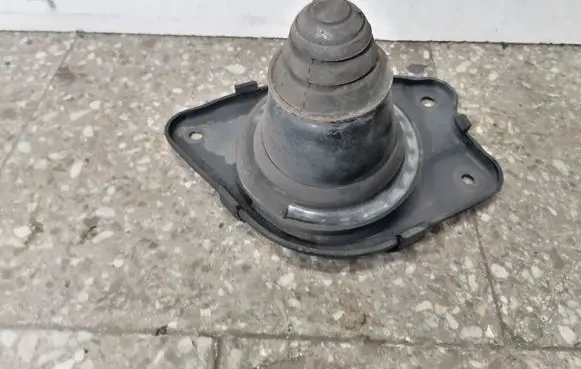 Lexus RX 450H Coil spring/strut mount 