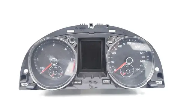 Volkswagen PASSAT B7 Speedometer (instrument cluster) 3AA920970E