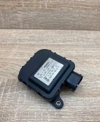 Volkswagen PASSAT B5 Air flap motor/actuator 8D1820511B 013280115
