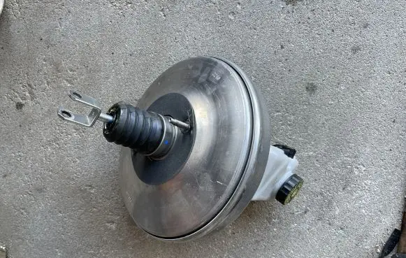 Mini Cooper Countryman R60 Brake booster 6889070