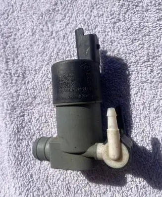 Nissan Qashqai Windscreen/windshield washer pump 28920BU010