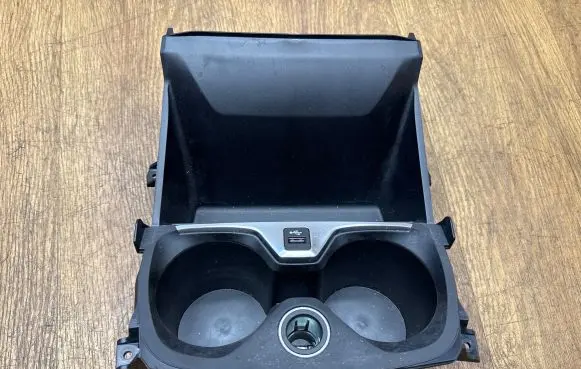 BMW 1 F40 Cup holder front 6823329 F10051A 5R682332909