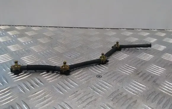 Volkswagen PASSAT B8 Fuel return line/hose 