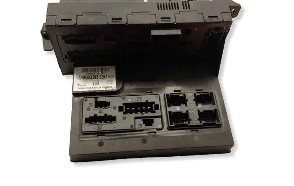 Mercedes-Benz E W211 Fuse module 2115453101 207185A22