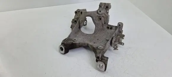 Engine mounting bracket