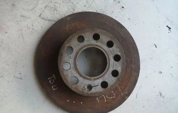 Volkswagen Touran I Rear brake disc