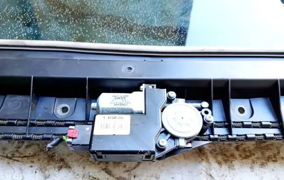 Mitsubishi Outlander Sunroof motor/actuator 7331004050 7705230B
