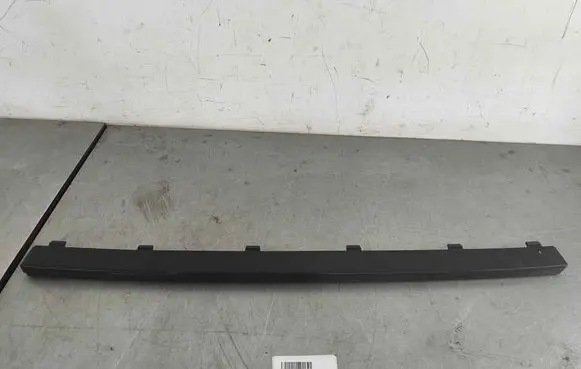 Volvo XC90 Front bumper splitter molding 31383799