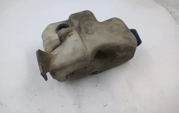 Windshield washer fluid reservoir/tank