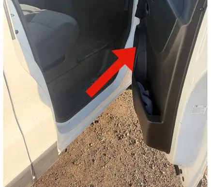 Opel Vivaro Side speaker trim/cover 7700842163B