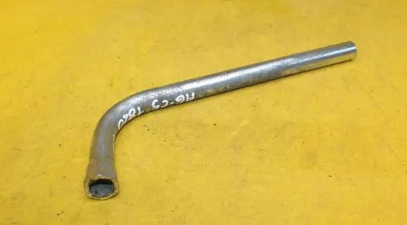 Audi A6 Allroad C5 Wheel nut wrench 8N0012219