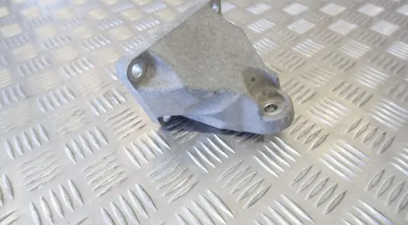 Lexus GS 300 350 430 450H Engine mounting bracket 1231131040