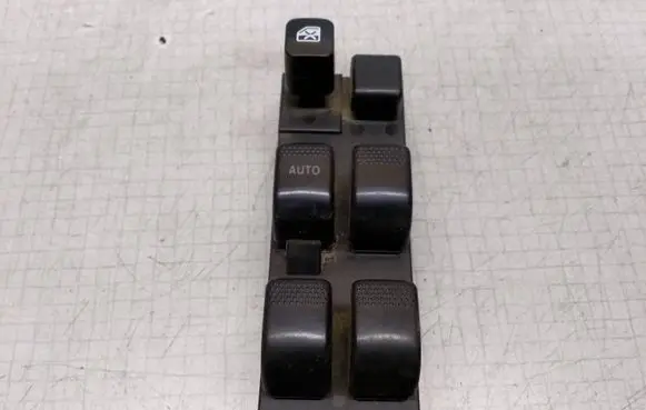 Subaru Legacy Electric window control switch 83071AE020 2648