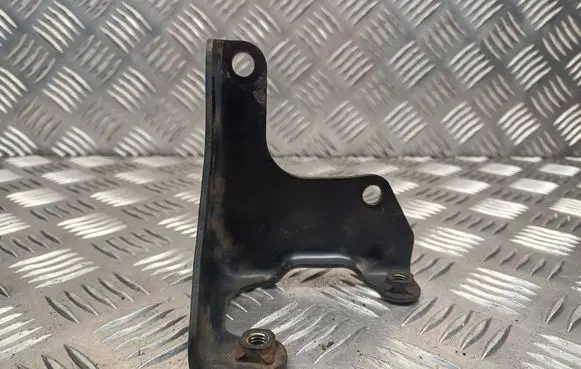 Suzuki Grand Vitara II Power steering pump mounting bracket 