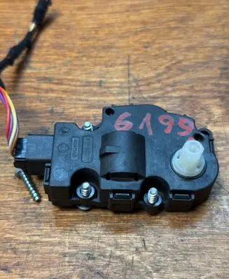 Audi A5 Sportback 8TA Air flap motor/actuator 412650750 EFB330 K9749005