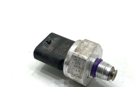 Mercedes-Benz Sprinter W907 W910 Air conditioning (A/C) pressure sensor A0009051408