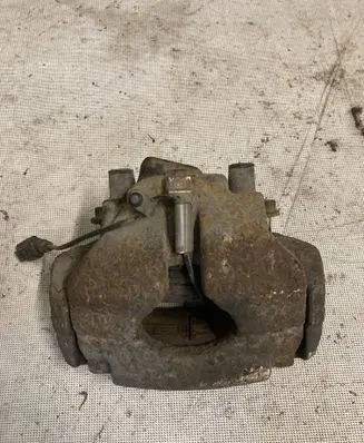 Volkswagen Touareg I Front brake caliper