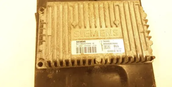 Peugeot 206 Engine control unit/module 9644057680 S118057505C 5530