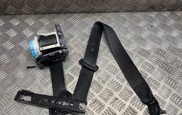 Mercedes-Benz CLA C117 X117 W117 Front seatbelt 3063559 071DH1E18S