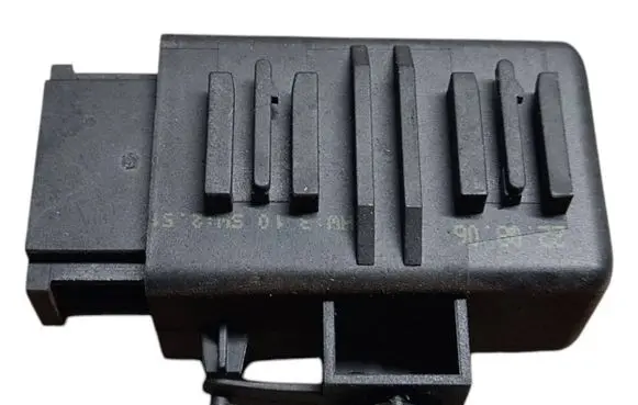 Volkswagen Touran I Seat heating relay 1Z0959772B