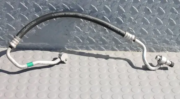 Engine coolant pipe/hose