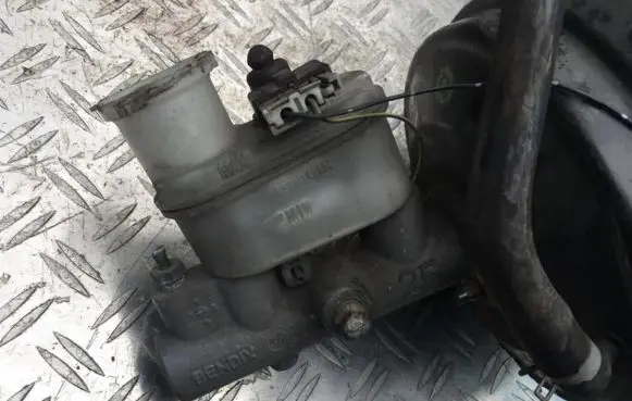 Nissan Primera Master brake cylinder