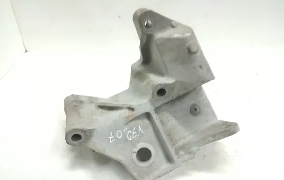Volvo V70 Engine mounting bracket